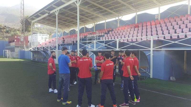El equipo teldense, minutos antes del encuentro (foto TA)