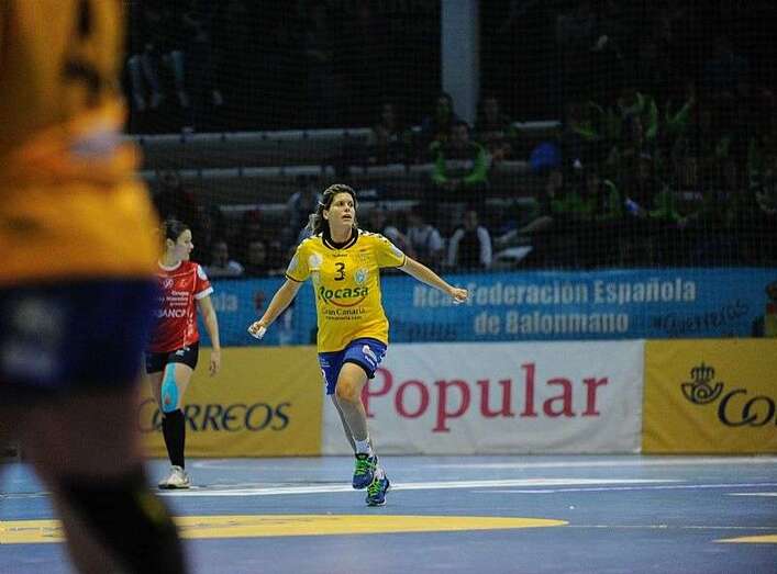 María Luján firmó cinco tantos (Foto TA)