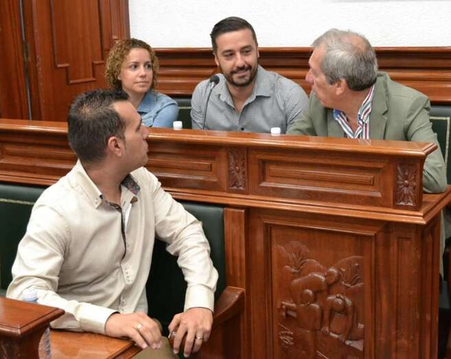 Los cuatro ediles de UxGC en un Pleno reciente de Telde (Foto TA)