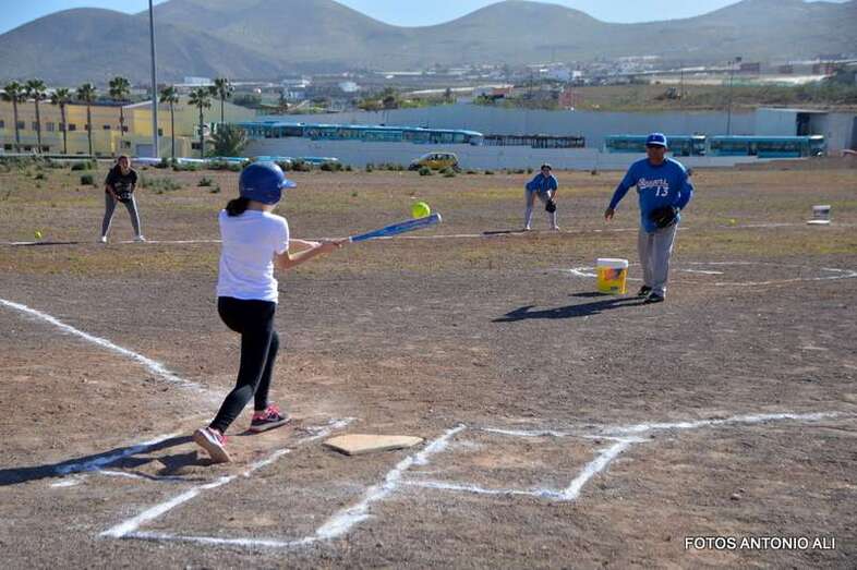 La modalidad deportiva se practica en el campo de Lomo Cementerio (Foto Antonio Alí)