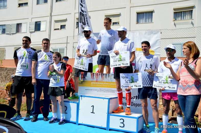 Podio de ganadores absolutos de la categoría masculina (Foto Antonio Alí)