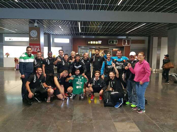 El concejal recibió al equipo en el Aeropuerto a su llegada de Lanzarote (Foto TA)