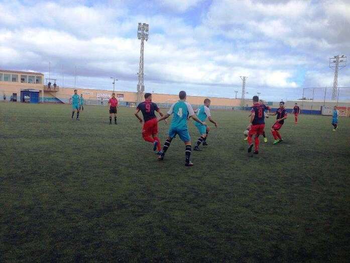 Imagen del partido entre ambos clubes disputado esta temporada en el El Hornillo (Foto TA)