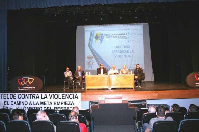 Imagen de la charla-coloquio (Foto TA)