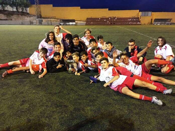 El equipo ganador del torneo, el CD El Goro (Foto TA)