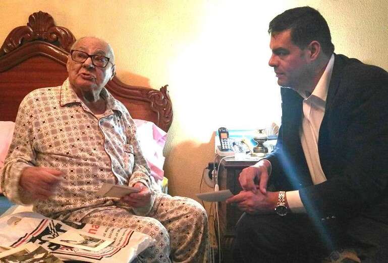 Quico Monzón, conversando con el edil Diego Ojeda (Foto TA)