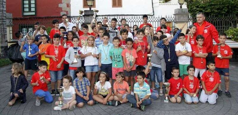 Los participantes en el torneo escolar de ajedrez (Foto TA)
