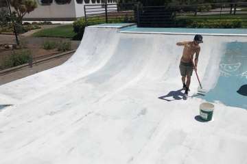 Los deportistas se pusieron mano a la obra (Foto TA)