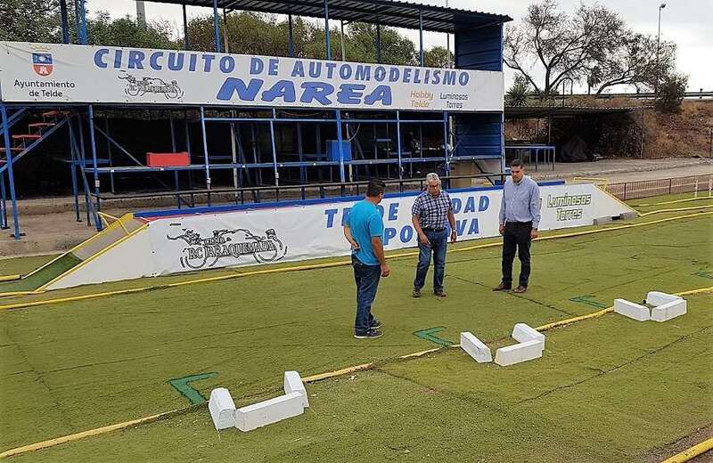 El concejal Diego Ojeda y el presidente del Club RC Jaraquemada, Antonio Guerra, en el renovado circuito (Foto TA)