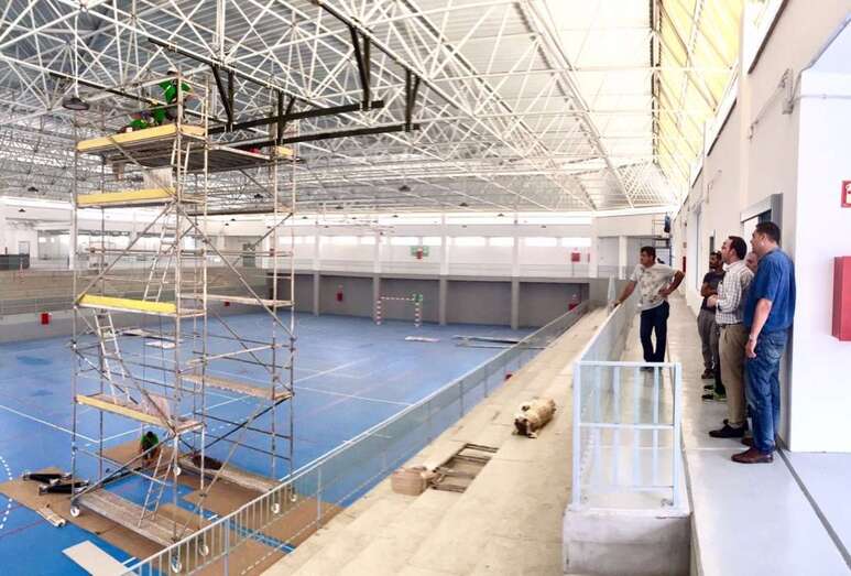 Instalación de las nuevas canastas (Foto TA)