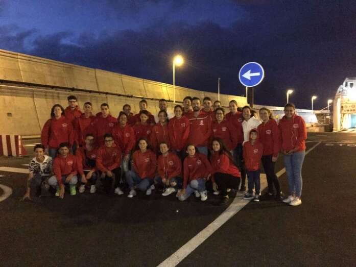 Componentes del equipo teldense, en el Puerto de Las Palmas, rumbo a Tenerife (Foto TA)