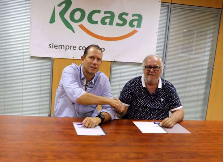 Luis Roca y Antonio Moreno, tras la firma de la renovación del convenio (Foto TA)