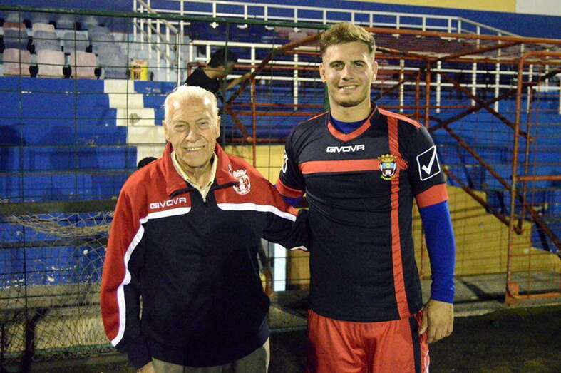 El nuevo jugador de la UD con el presidente del club (Foto TA)
