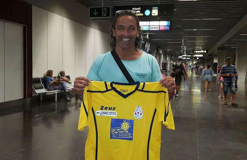 Albi Campos, ayer a su llegada al aeropuerto (Foto TA)