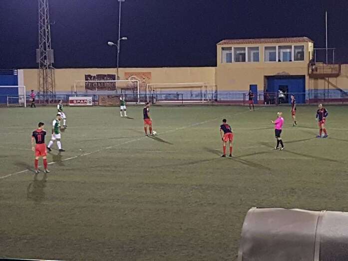 Imagen del partido de la UD Telde y Teror el pasado viernes en El Hornillo (Foto TA)