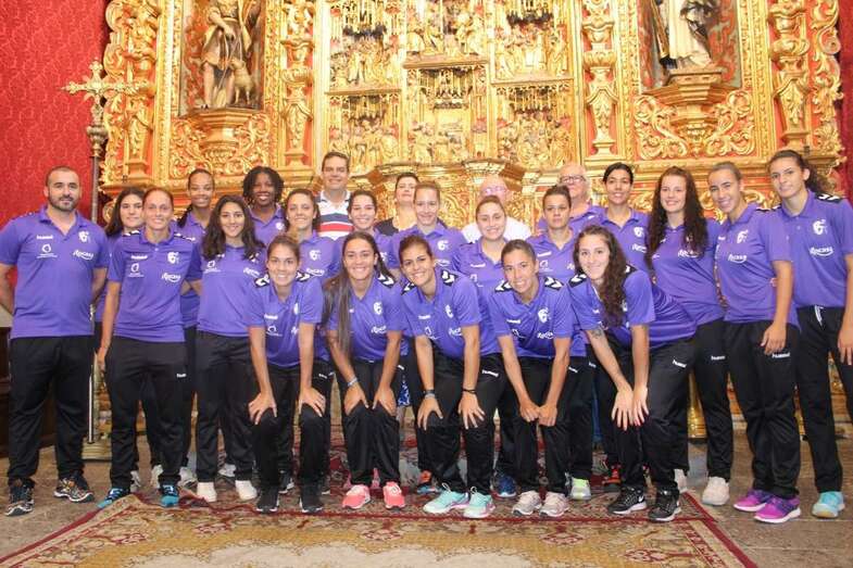 Foto de familia de los participantes en la ofrenda (Foto TA)