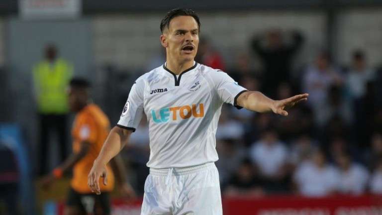 Roque Mesa, vistiendo la camiseta del Swansea City (Foto TA)