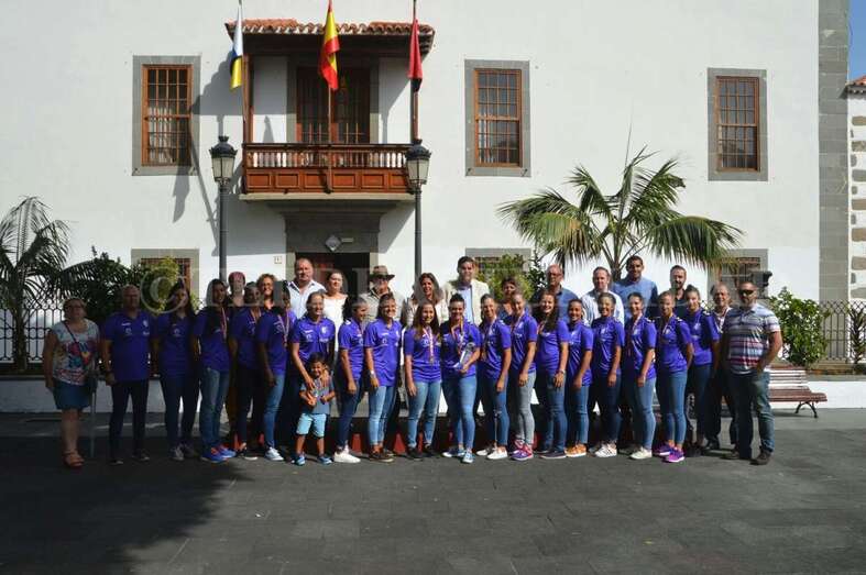 Una foto de familia puso el broche de oro al acto institucional (Foto TA)