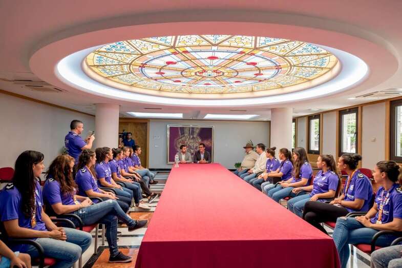 El equipo fue recibido ayer por el vicepresidente del Gobierno de Canarias, el teldense Pablo Rodríguez (Foto TA)