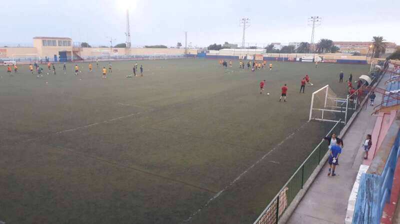 Los equipos del CF La Garita y la UD Telde, este jueves compartiendo campo (Foto TA)