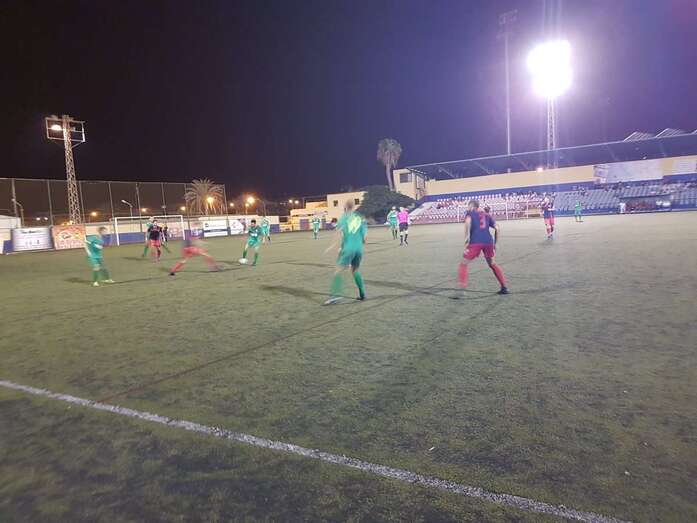 Imagen del partido viernes entre la UD Telde y el Balos en El Hornillo (Foto TA)