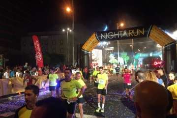 Los atletas teldenses Saúl Castro y Francisco Galindo copan la prueba reina de la V LPA NightRun (Foto TA)