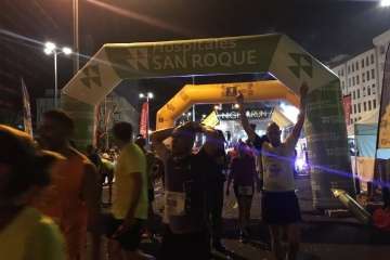 Los atletas teldenses Saúl Castro y Francisco Galindo copan la prueba reina de la V LPA NightRun (Foto TA)