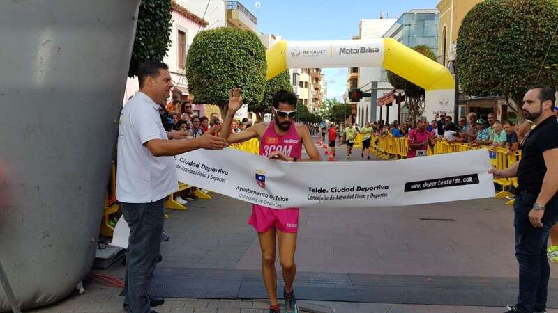 Rubén Palomeque en el momento de entrar en la meta (Foto TA)