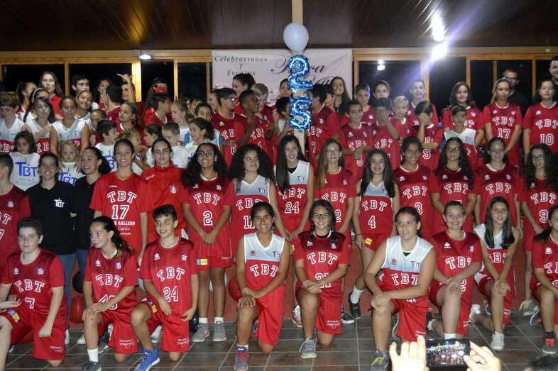 Componentes de la plantilla del club teldense (Foto TA)