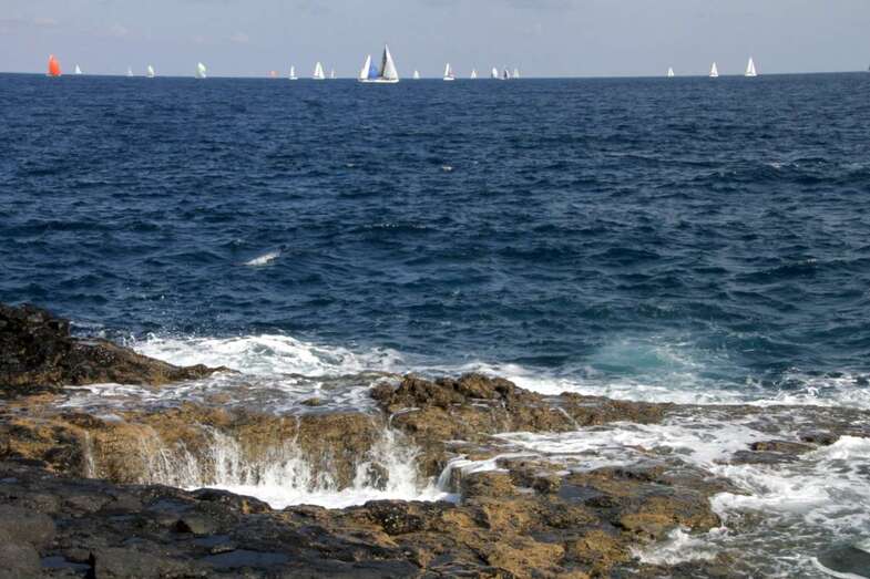 Vista de la regata tomada desde el Bufadero de La Garita (foto Jesús Ruiz Mesa)