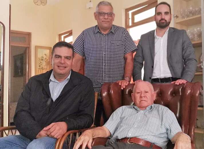 Ramírez, junto al concejal de Deportes y los asesores municipales (Foto TA)