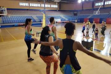 Éxito de la zumba solidaria en Telde (foto TA)