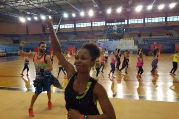 Éxito de la zumba solidaria en Telde (foto TA)