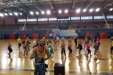 Éxito de la zumba solidaria en Telde (foto TA)