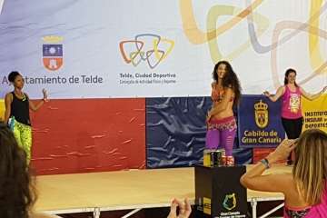 Éxito de la zumba solidaria en Telde (foto TA)