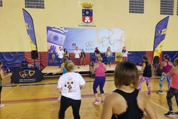 Éxito de la zumba solidaria en Telde (foto TA)
