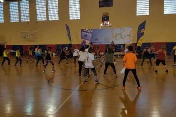 Éxito de la zumba solidaria en Telde (foto TA)