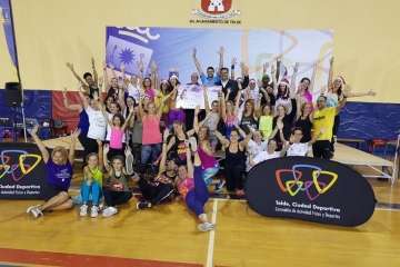 Éxito de la zumba solidaria en Telde (foto TA)