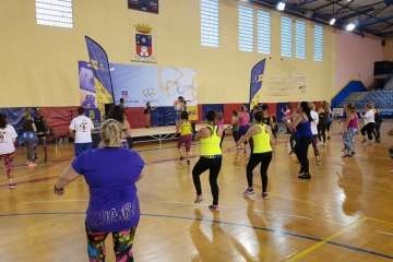 Éxito de la zumba solidaria en Telde (foto TA)