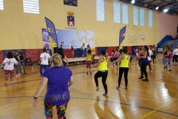 Éxito de la zumba solidaria en Telde (foto TA)