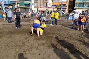 Encuentro Insular de Escuelas de Lucha Canaria en Melenara-Telde (Foto TA)