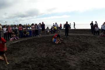 Encuentro Insular de Escuelas de Lucha Canaria en Melenara-Telde (Foto TA)