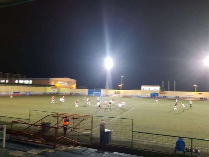 Momento del partido entre San Gregorio y Unión Viera disputado esta noche en El Hornillo (Foto TA)