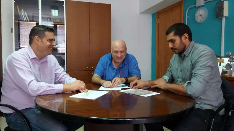 El concejal de Deportes, Diego Ojeda; el presidente de la Escudería Telde, José Marín, y el edil Abraham Santana, de Tráfico (Foto TA)