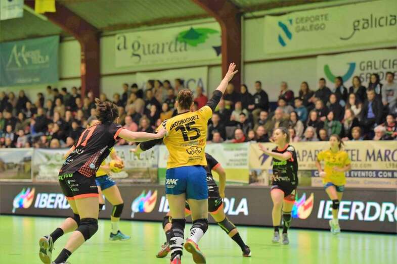 Momento del encuentro de este viernes (Foto TA)