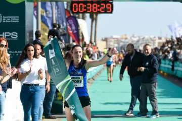 El teldense Francisco Cabrera gana la prueba de 10Km del Gran Canaria Maratón 2018 (Foto TA)