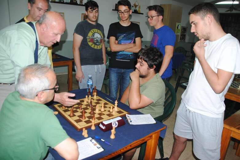 Uno de los partidos de la última jornada (Foto TA)