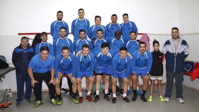 Plantilla de la UD San Gregorio con su entrenador Chalana (Foto C7)