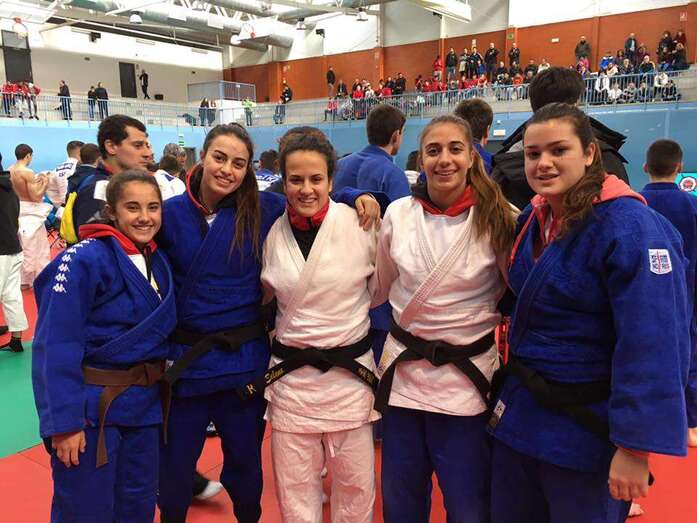 Imagen de las judocas teldenses que debutaron en Primera División (Foto TA)