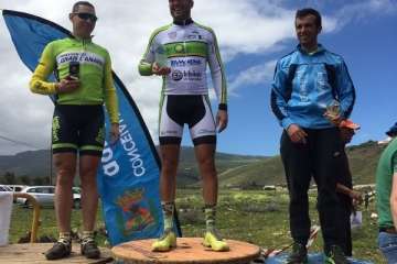El equipo BP La Garita-Zamakona da la talla en la 2Âº prueba del Campeonato de Canarias. Podio Master 40 (Foto TA)